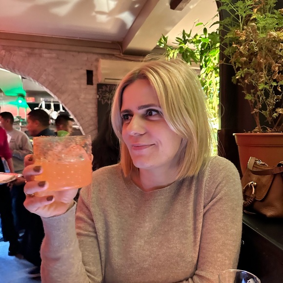 Meet your Posher, Dafina - Picture 1 of 1